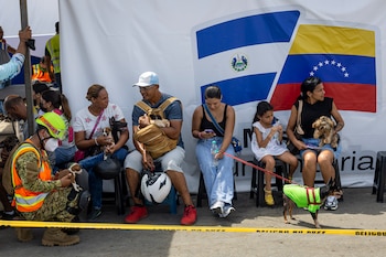 El pequeño hospital salvadoreño que brinda ayuda a venezolanos afectados por terremoto