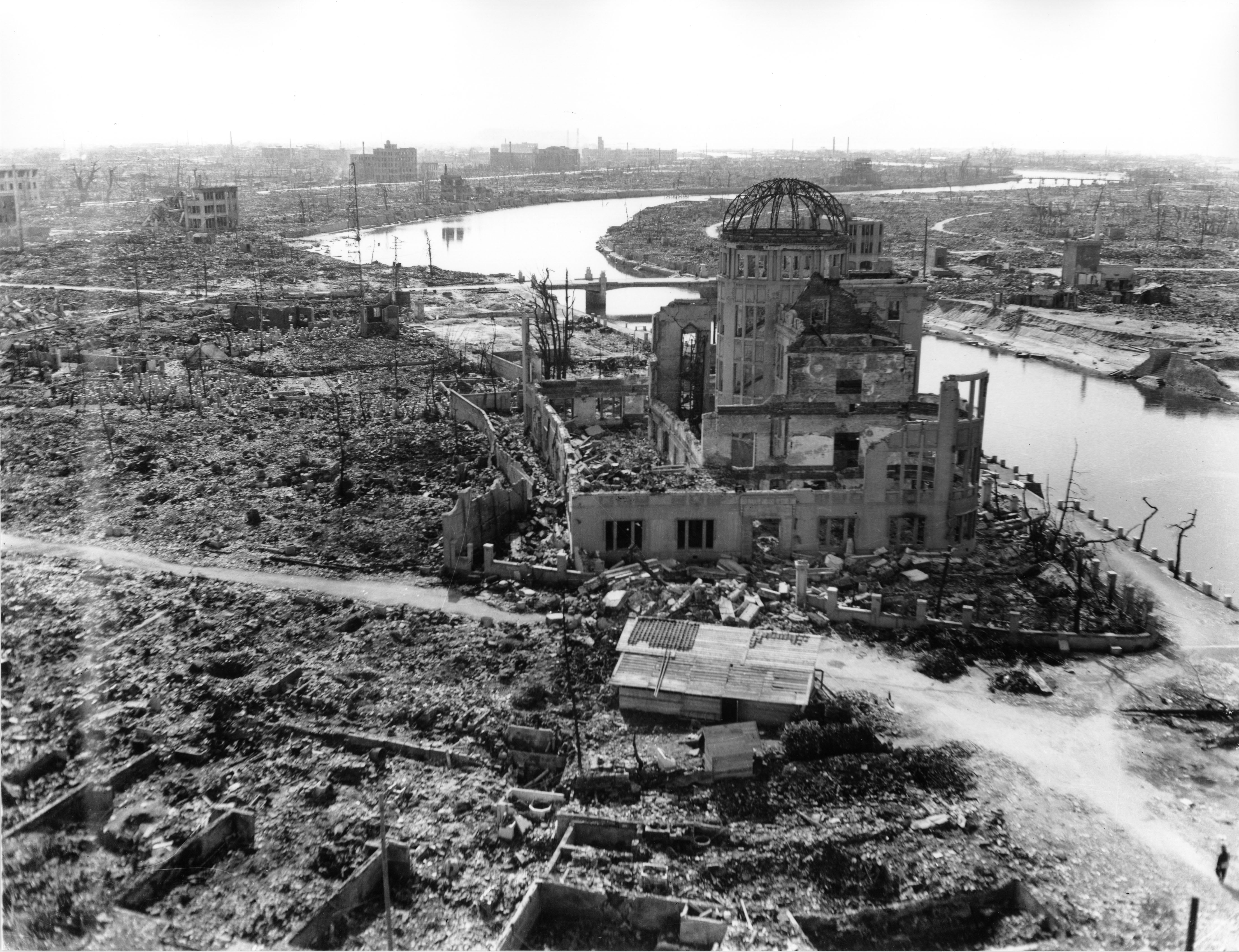 Los destrozos provocados por el lanzamiento de una bomba atómica en Hiroshima (Archivo)