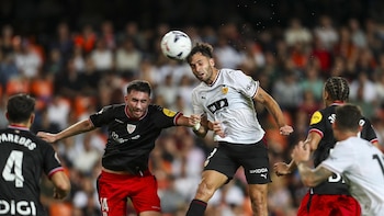 (Crónica) El Valencia sigue mutando con Aguirre y el Villarreal no acierta contra el Elche