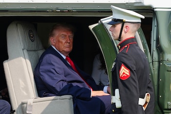 El presidente Donald Trump parte en el Marine One tras pronunciar un discurso en la Escuela de Guerra del Ejército de Estados Unidos en Carlisle, Pensilvania, el miércoles 15 de julio de 2026, durante la Cumbre de Defensa e Innovación de Pensilvania. (AP Foto/Julia Demaree Nikhinson)