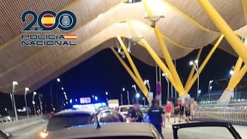 La Policía detiene a tres hombres tras una persecución hasta Barajas con una caja fuerte robada en el coche