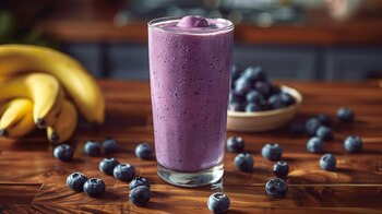 Licuado de plátano y arándanos, batido saludable, frutas nutritivas, antioxidantes y vitaminas, bebida refrescante, smoothie natural, energía para el día, licuado nutritivo, desayuno saludable, receta de batido, plátano y arándanos, bebida deliciosa y natural, fuente de fibra - (Imagen Ilustrativa Infobae)