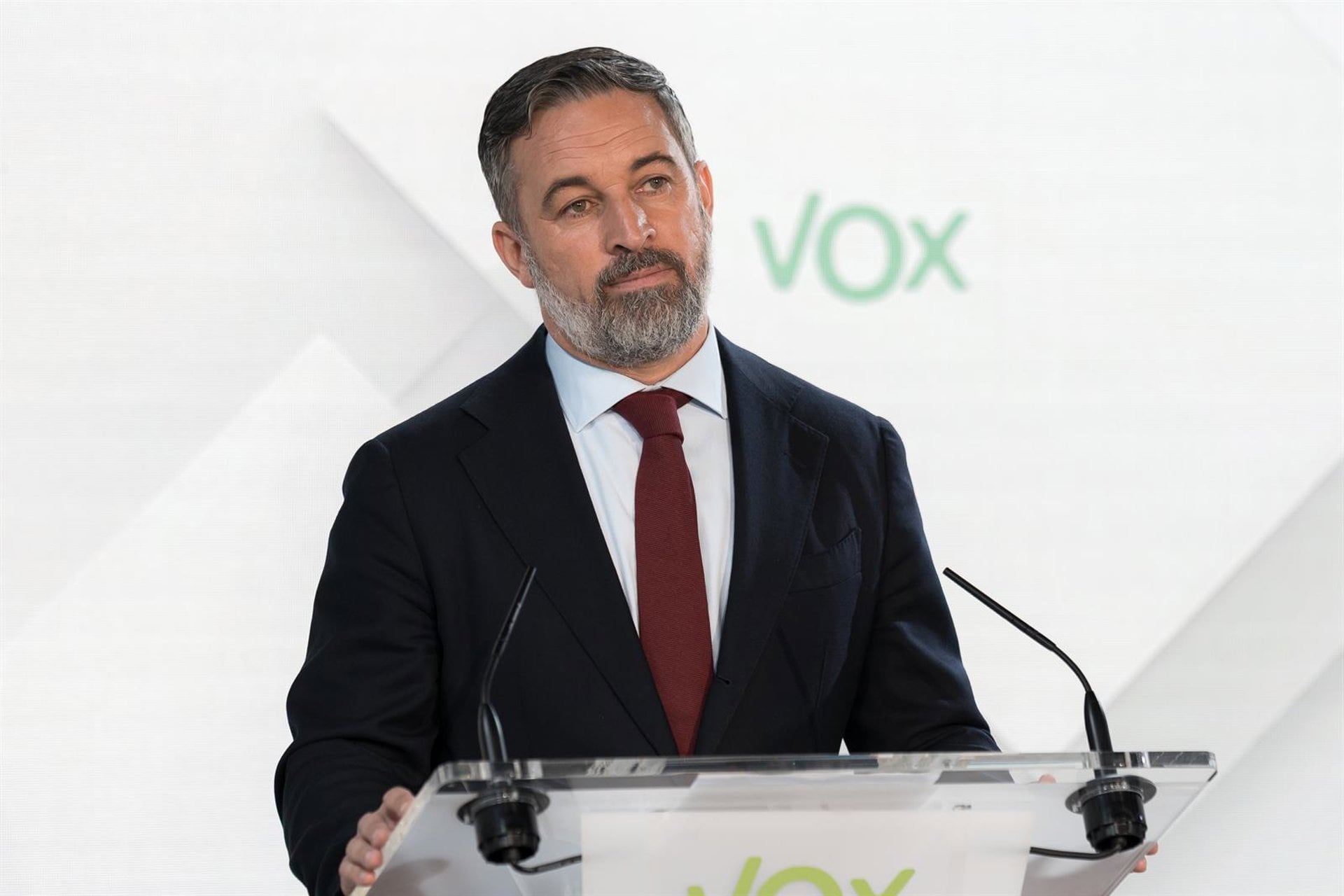 Feijóo propone exigir un tiempo mínimo de residencia a los nacionalizados por la ley de nietos para votar y confirma que negocia con Vox para blindar la mayoría en el Senado