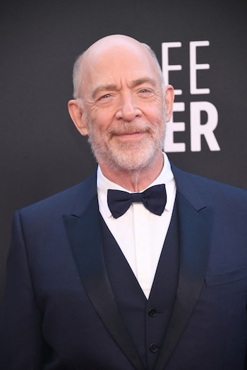El actor J.K. Simmons afirmó que trabajos como camarero, repartidor de pizza y cortador de césped le enseñaron paciencia, ética laboral y trato con personas diversas (REUTERS/Phil McCarten)