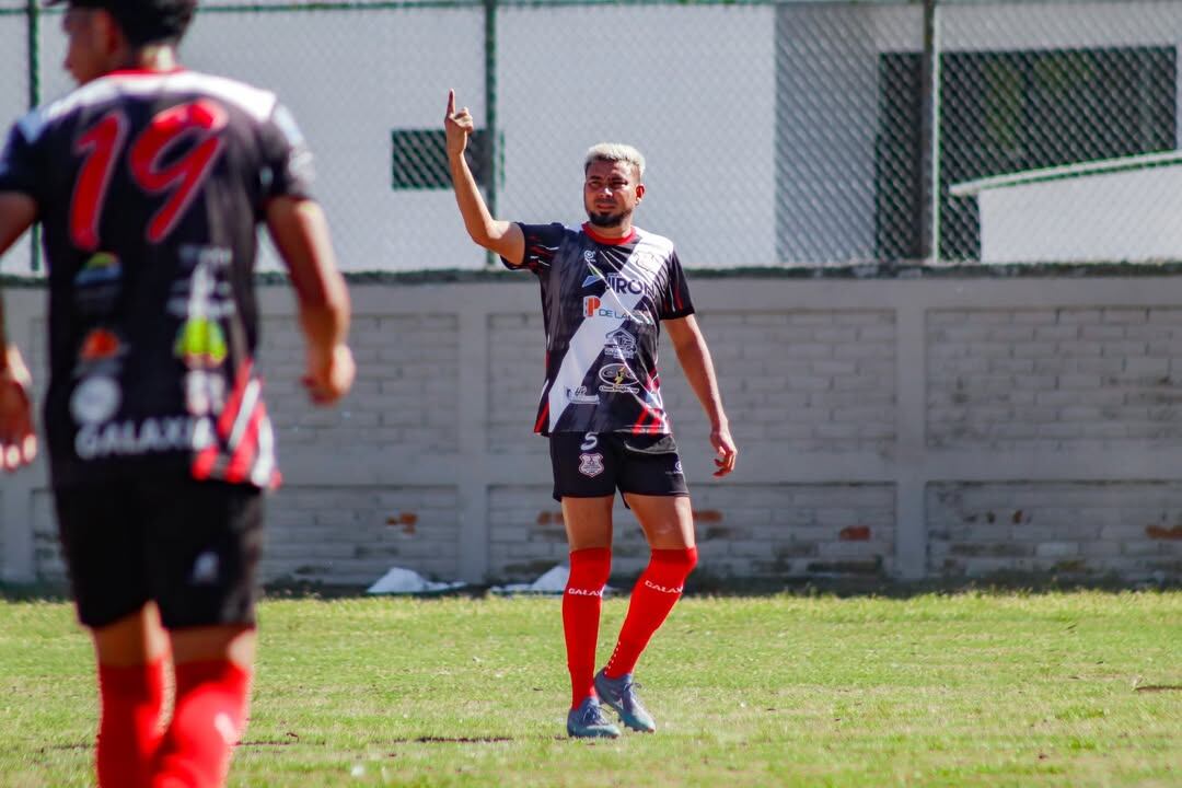 El jugador salvadoreño ha militado en clubes como Isidro Metapán, FAS, Atlético Marte, Titán y actualmente en Fuerte Aguilares de la Segunda División. (Cortesía: C.D. Fuerte Aguilares)