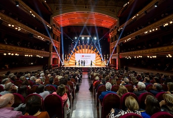 23/10/2026 La Seminci suspende la gala de clausura de su 71 edición en señal de respeto y solidaridad con las víctimas.
La dirección de la Semana Internacional de Cine de Valladolid ha decidido suspender la gala de clausura de la 71 edición de Seminci y la alfombra, prevista para el sábado en el Teatro Calderón, en señal de respeto y solidaridad con las víctimas del grave accidente ferroviario ocurrido en la provincia de Toledo, sus familiares y las personas heridas.
POLITICA ESPAÑA EUROPA CASTILLA Y LEÓN SOCIEDAD
SEMINCI