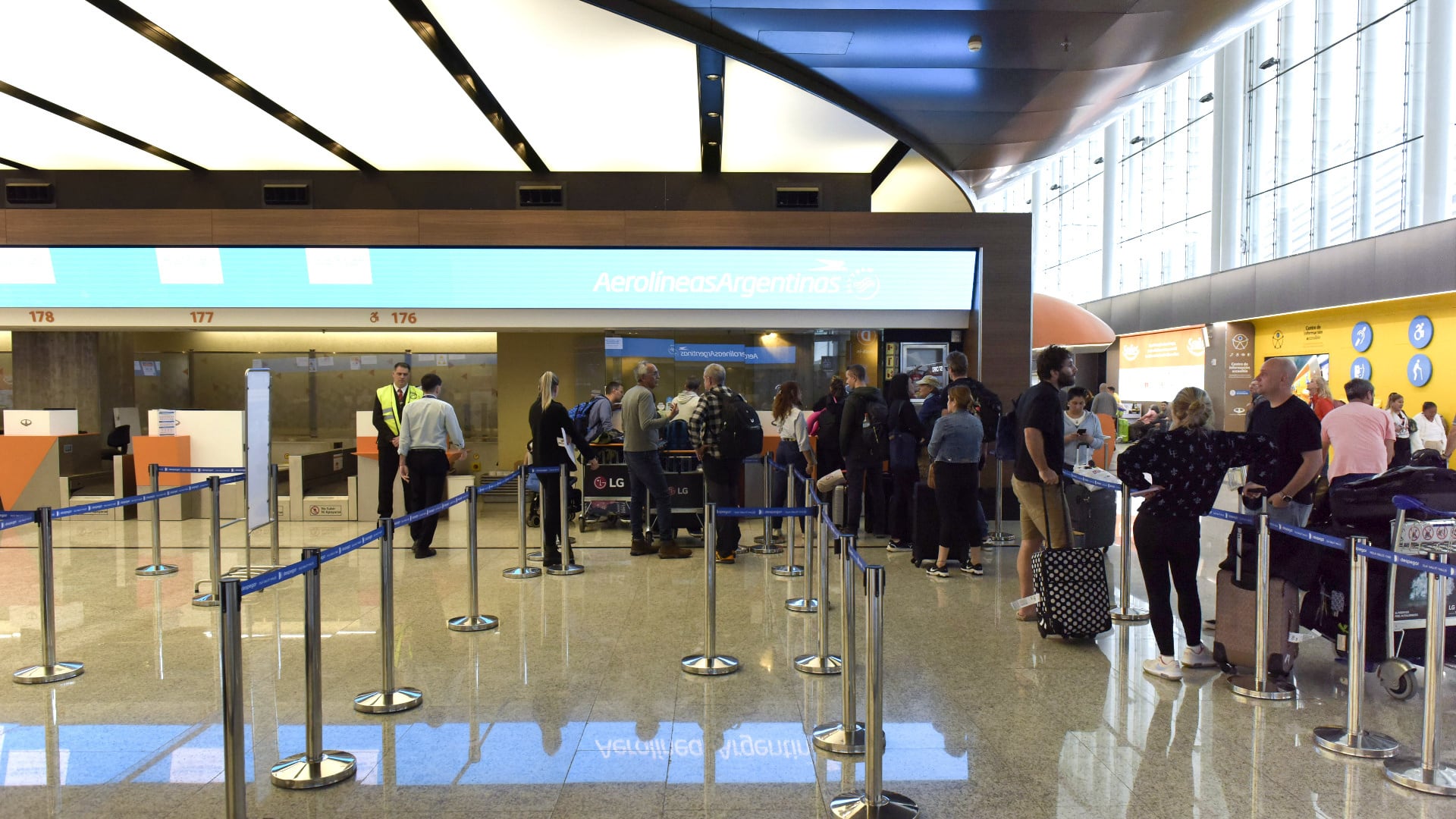 El fallo judicial analizó el reclamo de pasajeros por gastos extra y daño moral tras la prolongación de su estadía en Brasil. (Foto de archivo: Gustavo Gavotti)