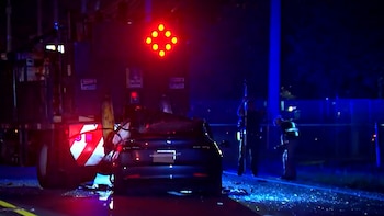 Dos mujeres mueren en Miami-Dade tras un choque entre un Tesla y un camión: qué se sabe del accidente