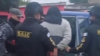 Detuvieron a un patovica que atacó a un adolescente en un boliche de Córdoba y le provocó una doble fractura de mandíbula