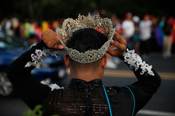 Cientos de salvadoreños exigen respetar derechos de personas LGBTIQ+ en marcha de Orgullo