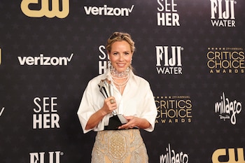 Maria Bello se msotró feliz