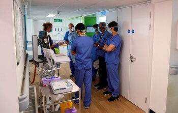 Predicen 3.500 muertes "evitables" por cáncer en Inglaterra por la pandemia (EFE/EPA/ Steve Parsons)