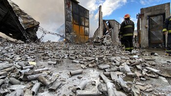 Las llamas arrasaron una fábrica