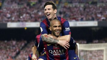 Dani Alves fue de los