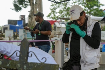 Las autoridades y colectivos civiles