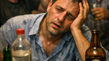 Los festejos por Colombia exigen revisar bien las bebidas para evitar efectos adversos - crédito Imagen Ilustrativa Infobae