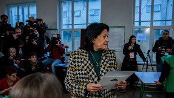 La presidenta de Georgia propone