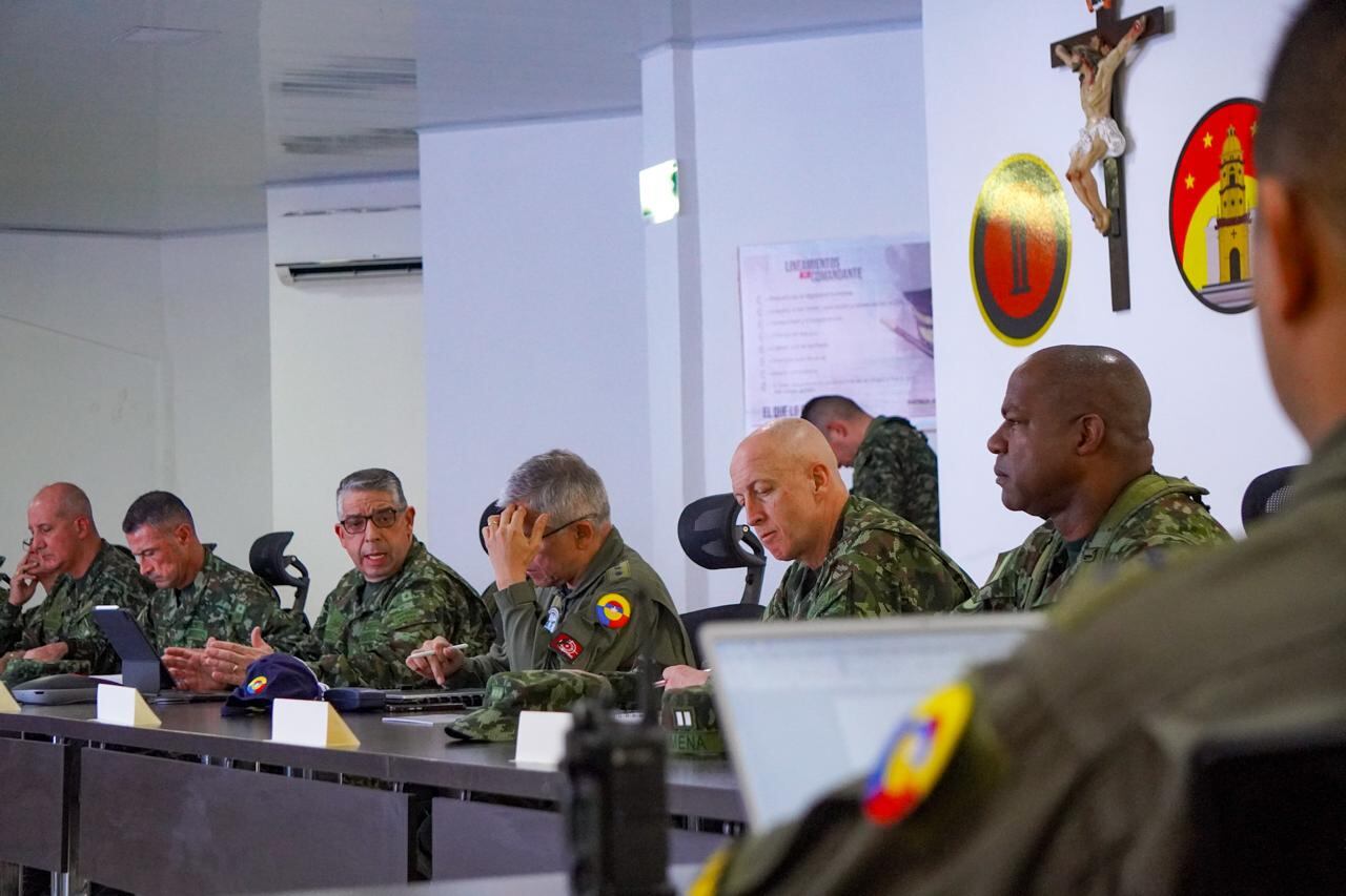 El general Hugo Alejandro López Barreto verifica el despliegue y efectividad de las tropas en la región del Catatumbo - crédito @COMANDANTE_FFMM / X