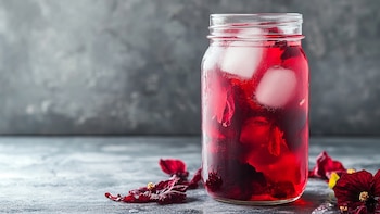 Cómo preparar agua de menta con jamaica para mejorar la digestión y reducir la inflamación