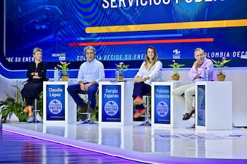 Roy Barreras y Sergio Fajardo protagonizaron un intenso cruce sobre gobernabilidad y polarización en el debate presidencial de Naturgas - crédito Naturgas/Instagram