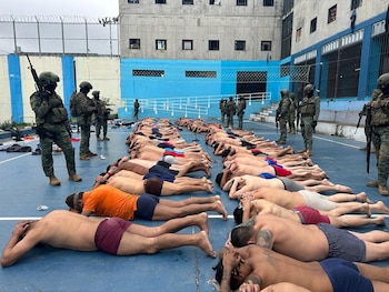 Las FFAA tomaron el control