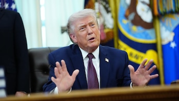 Trump amenaza a Reino Unido con un "gran arancel" si no elimina el impuesto sobre servicios digitales