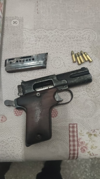 La investigación judicial apunta a determinar responsabilidades por tenencia y portación ilegal de arma de uso civil en el ámbito escolar