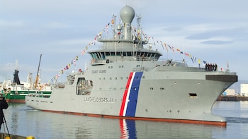 Islandia delega su defensa en