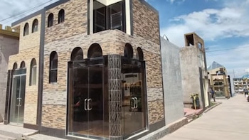 Este mausoleo de dos pisos