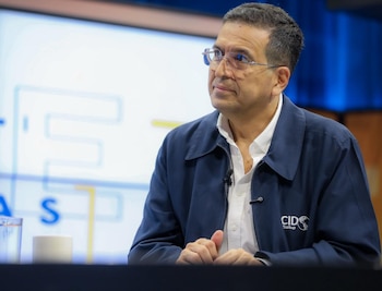 El gerente general de CID Gallup, Luis Haug, durante la presentación de los resultados de la última encuesta sobre percepción de seguridad y aprobación ciudadana en El Salvador (Cortesía Secretaría de Prensa).