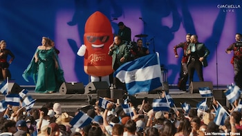 ¡Pura candela! Orquesta Hermanos Flores pone a bailar a los salvadoreños en el segundo show de Coachella