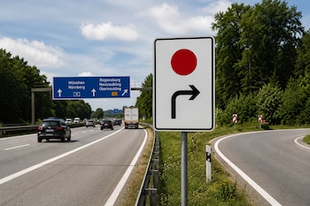 La señal que desvía el tráfico en una carretera alemana (Imagen generada con IA)