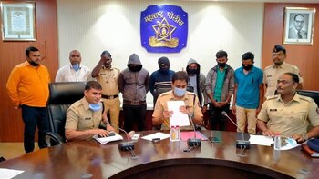Un hombre en India mató a un mendigo usando una cobra para cobrar su seguro de vida por 5 millones de dólares