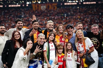 La foto familiar de Mauro Icardi con La China Suárez y sus hijos tras el campeonato del Galatasaray