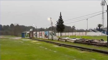 Se cayó un muro del Estadio Ubilla del Melo por el temporal (Captura Telemundo/Canal 12)