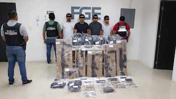 Procesan a cinco presuntos narcomenudistas tras aseguramiento de arsenal en Quintana Roo