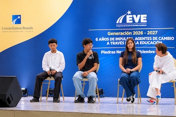 Estudiantes comparten su experiencia sobre el impacto del programa en su trayectoria académica. (Infobae México)