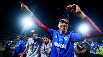 Jugadores de Cruz Azul le cantan a Pumas el campeonato durante su festejo: “En donde están, en dónde están..”