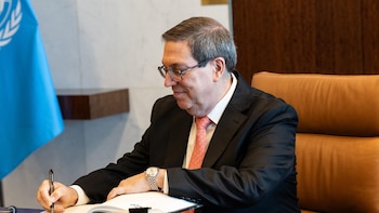 Cuba tacha de "panfleto" un informe sobre espionaje cubano y dice que busca "asustar" a la población de EEUU