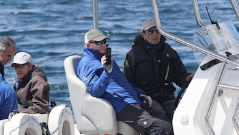 Juan Carlos I abandona Sanxenxo tras la visita de su hija y su nieta y con una nueva victoria del 'Bribón'