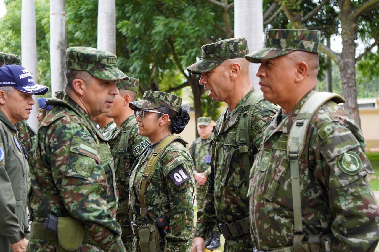 La operación prioriza la protección de civiles, comunidades indígenas y campesinas, y la defensa de la soberanía nacional en el Catatumbo - crédito @COMANDANTE_FFMM /X