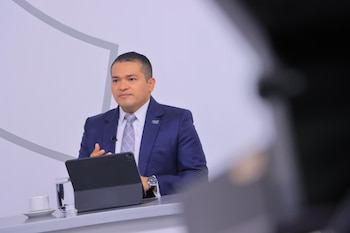 Noé Geovanni García, superintendente de Regulación Sanitaria, afirmó que la institución a su cargo impulsó procesos de modernización, transformación digital y cooperación internacional en los últimos dos años./ (Noticiero Canal 10)