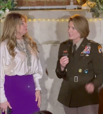 La embajadora Ivonne Baki junto