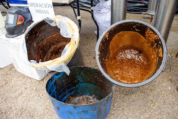 Objetos incautados en una operación