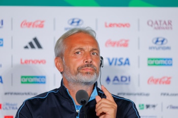 El seleccionador de RD Congo, Sébastien Desabre, reacciona durante una rueda de prensa este lunes, previo al partido frente a Colombia en Guadalajara, México-crédito Francisco Guasco/EFE
