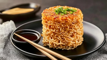 Snacks de crispy ramen con