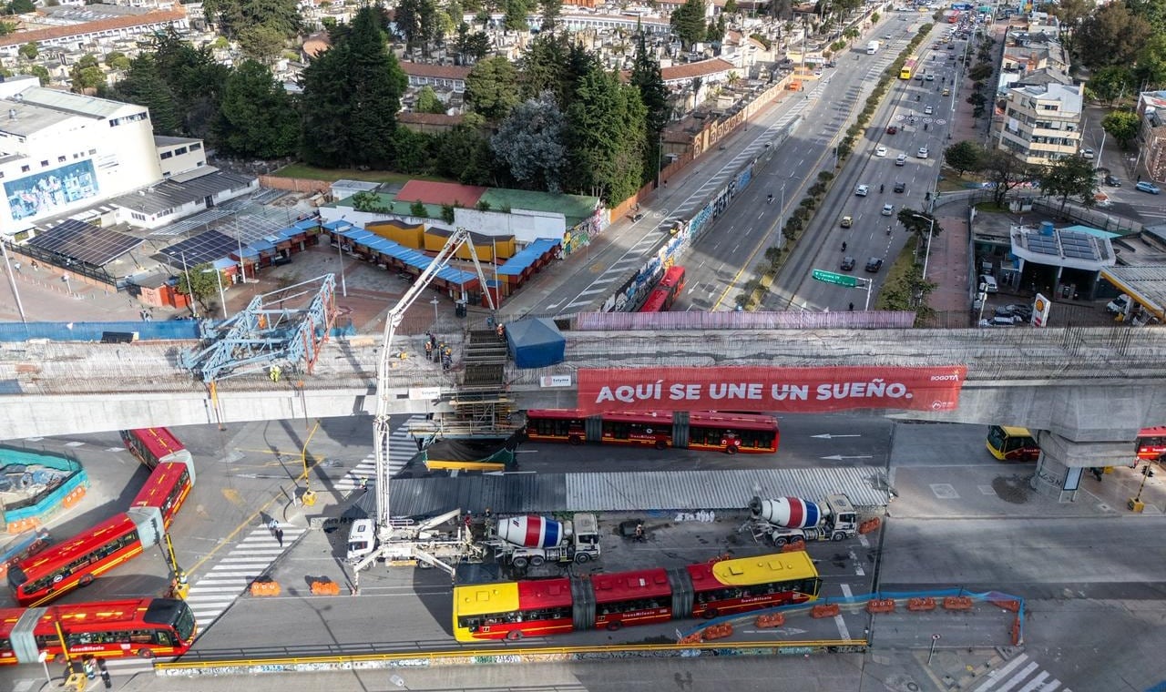 El puente de la avenida Caracas con calle 26 permitirá que los trenes del Metro de Bogotá crucen la intersección y se integren con la estación Central, TransMilenio y el Regiotram de Occidente - crédito Metro de Bogotá