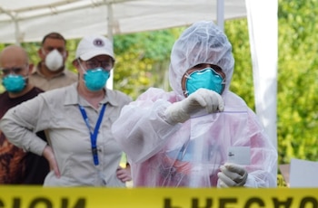 Expertos recogen roedores, posibles portadores de virus zoonóticos. (MINSA)