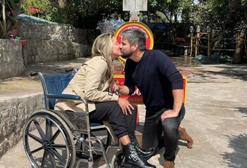 Daniela Álvarez y su pareja