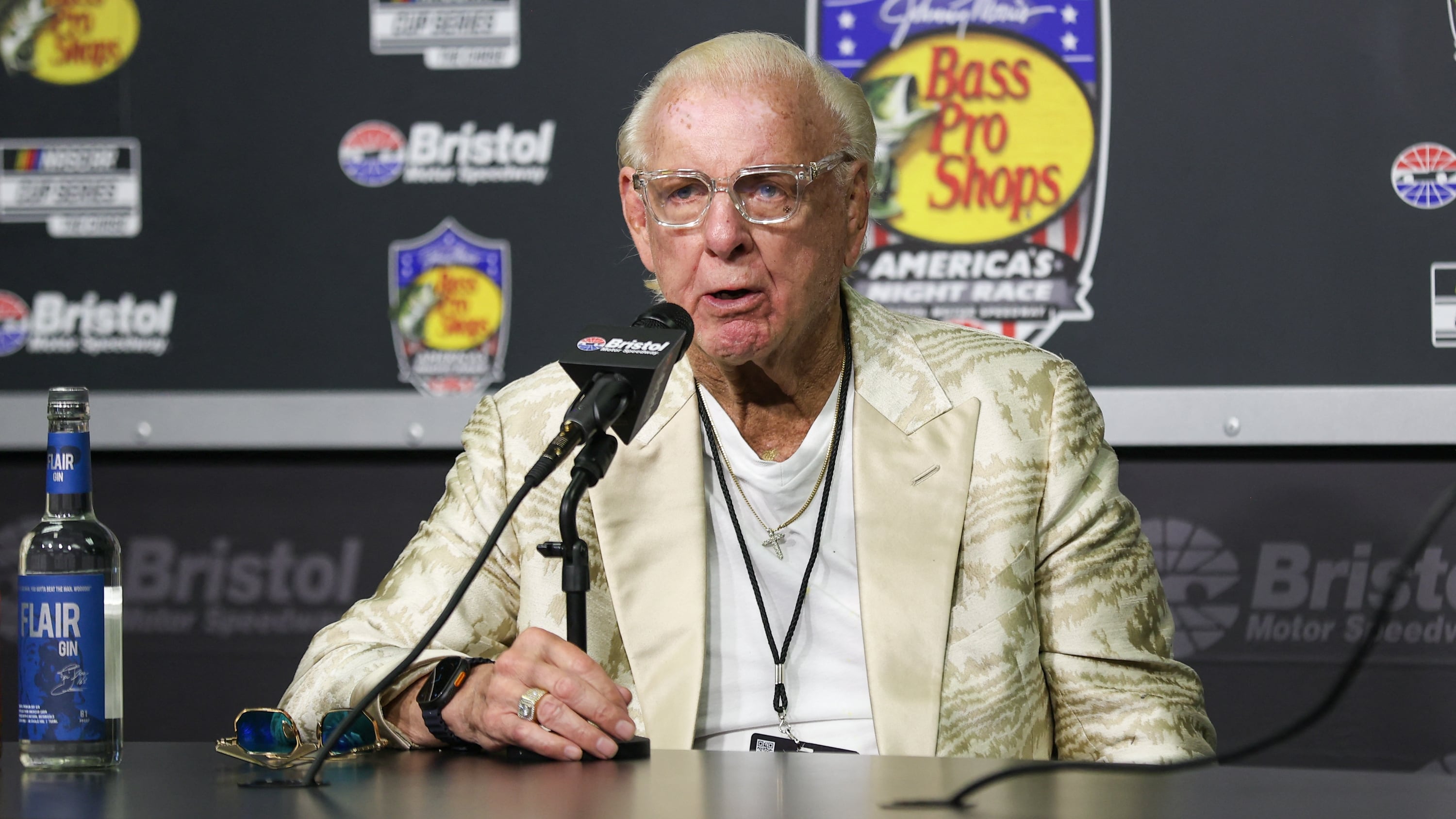 Hospitalizan de urgencia a Ric Flair, leyenda de la WWE, tras desplomarse y sufrir heridas en Tampa